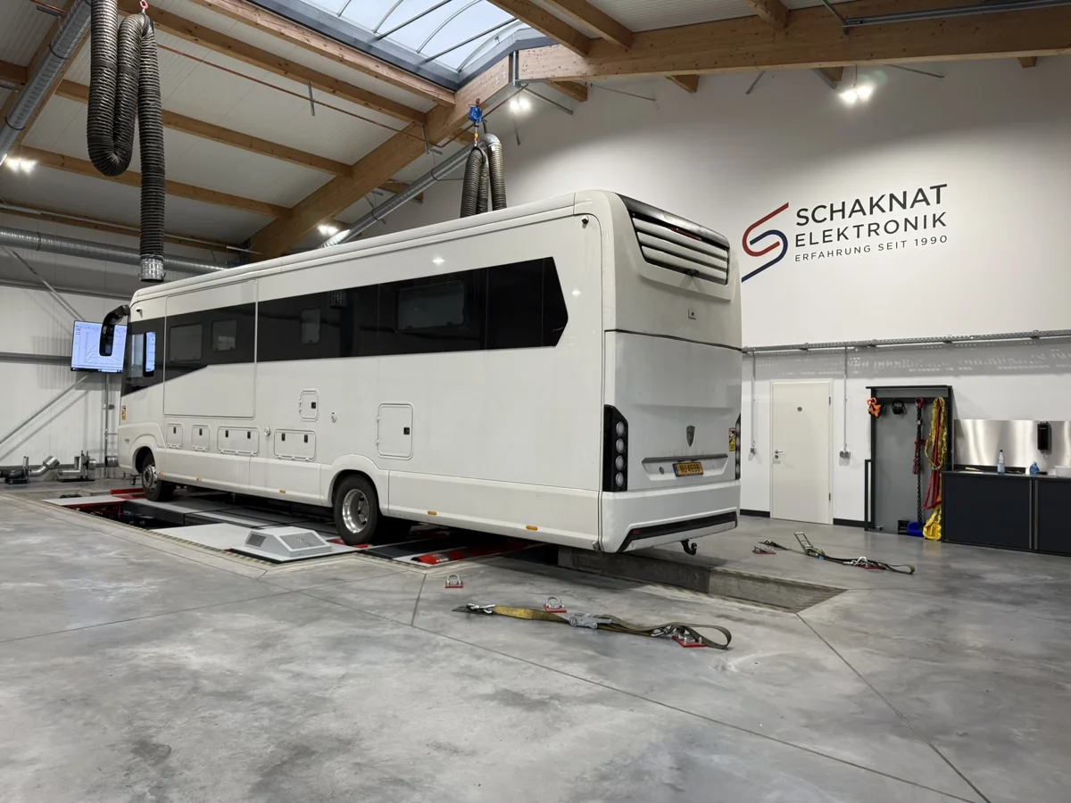 Palace Liner Wohnmobil Heckansicht auf dem Prüfstand