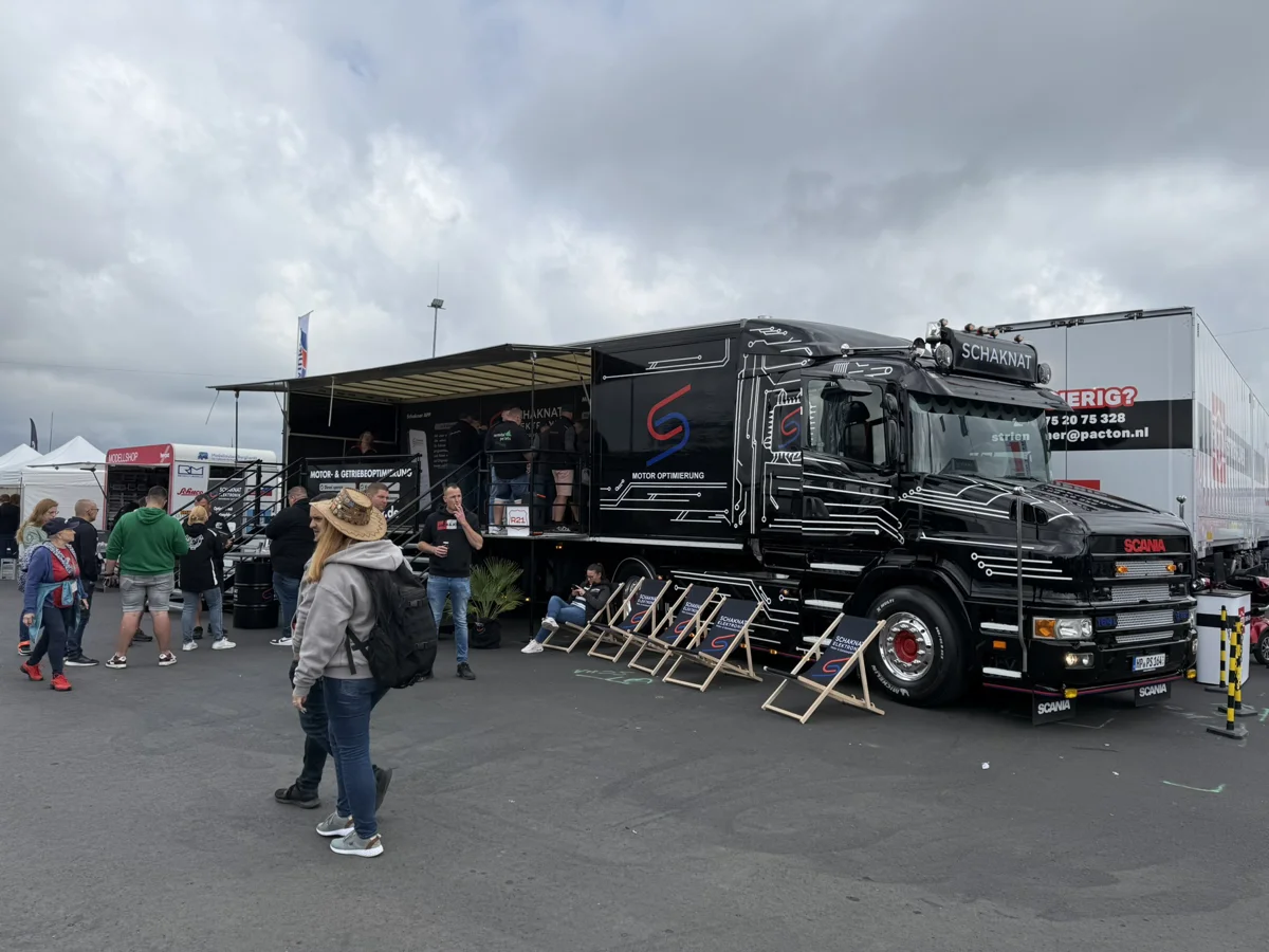 Schaknat Messestand mit Scania LKW