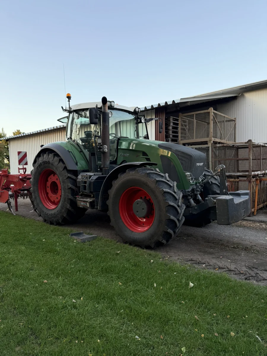 Fendt Traktor auf dem Hof — bereit für Chiptuning bei Schaknat