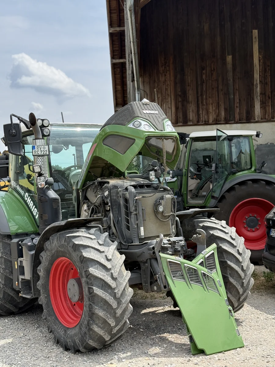 Fendt Traktor mit geöffneter Motorhaube für Chiptuning